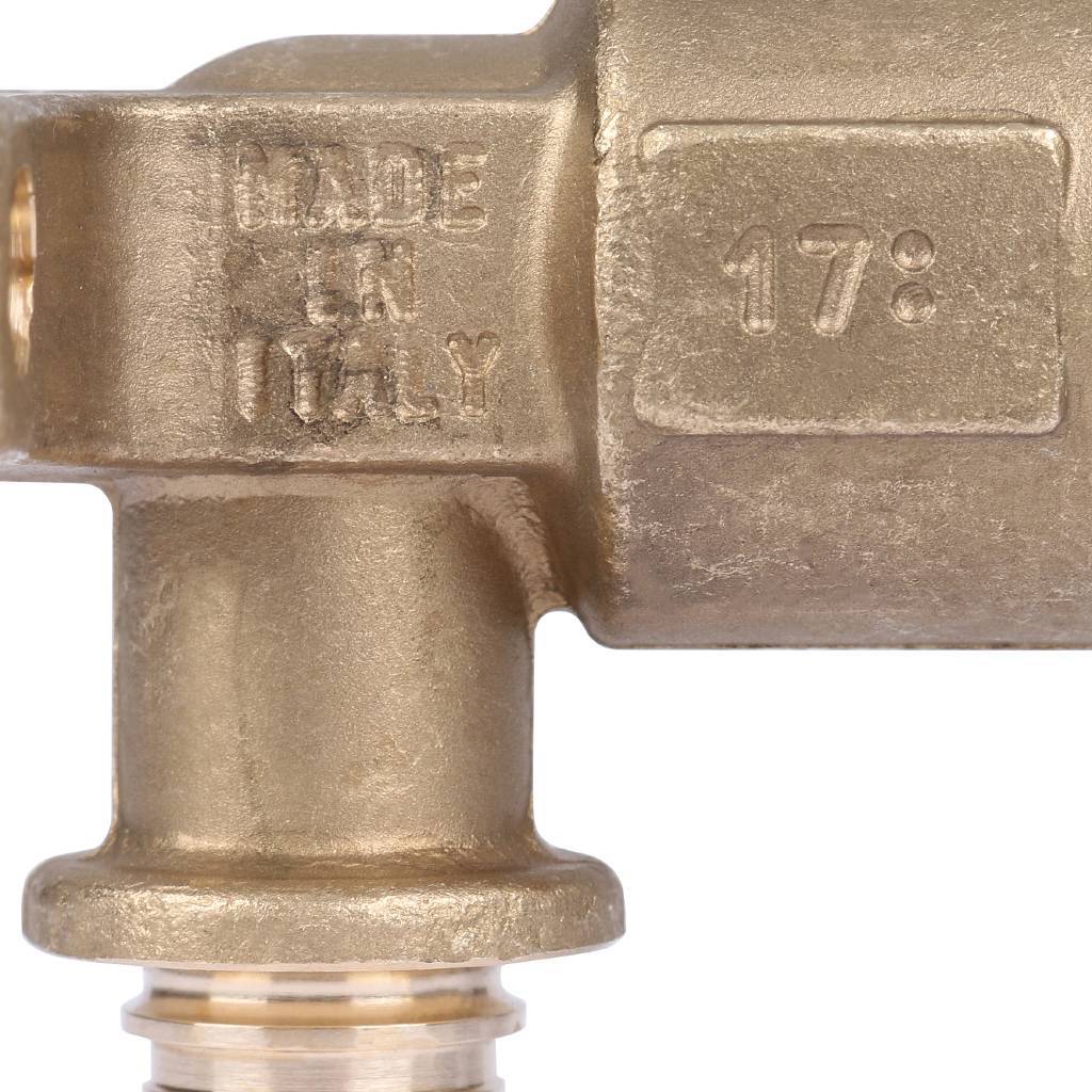 SFA-0032-001612 STOUT Угольник настенный с длинным нарезным патрубком 16-Rp 1/2" для труб из сшитого полиэтилена аксиальный