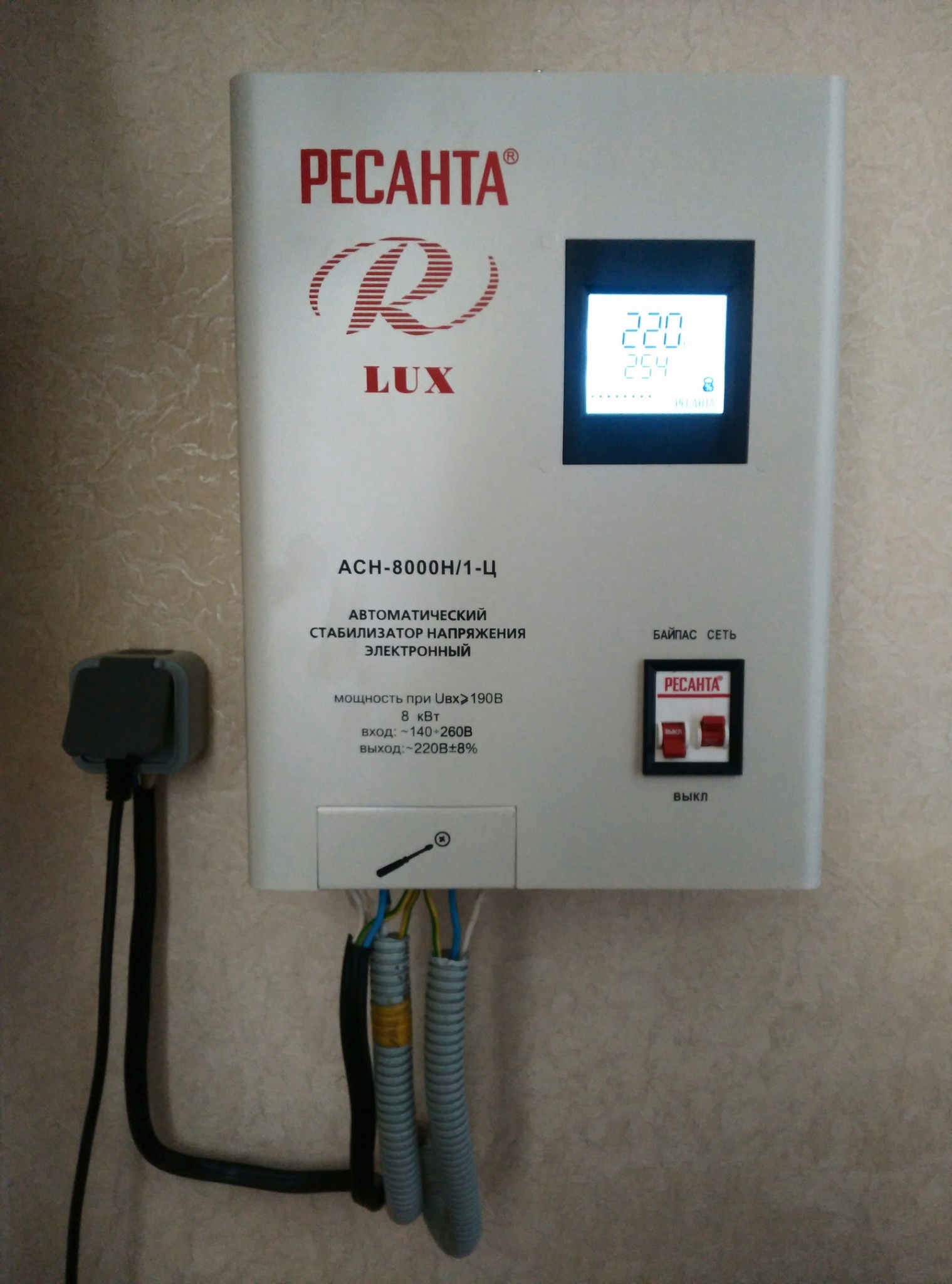 Стабилизатор напряжения Ресанта АСН 8000 Н/1-Ц Lux