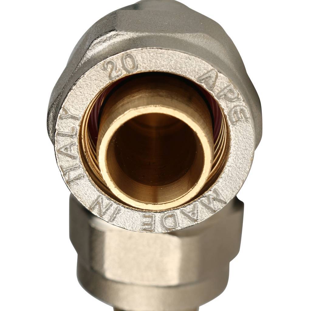 SFS-0003-002020 STOUT Угольник  90° 20х20 для металлопластиковых труб винтовой