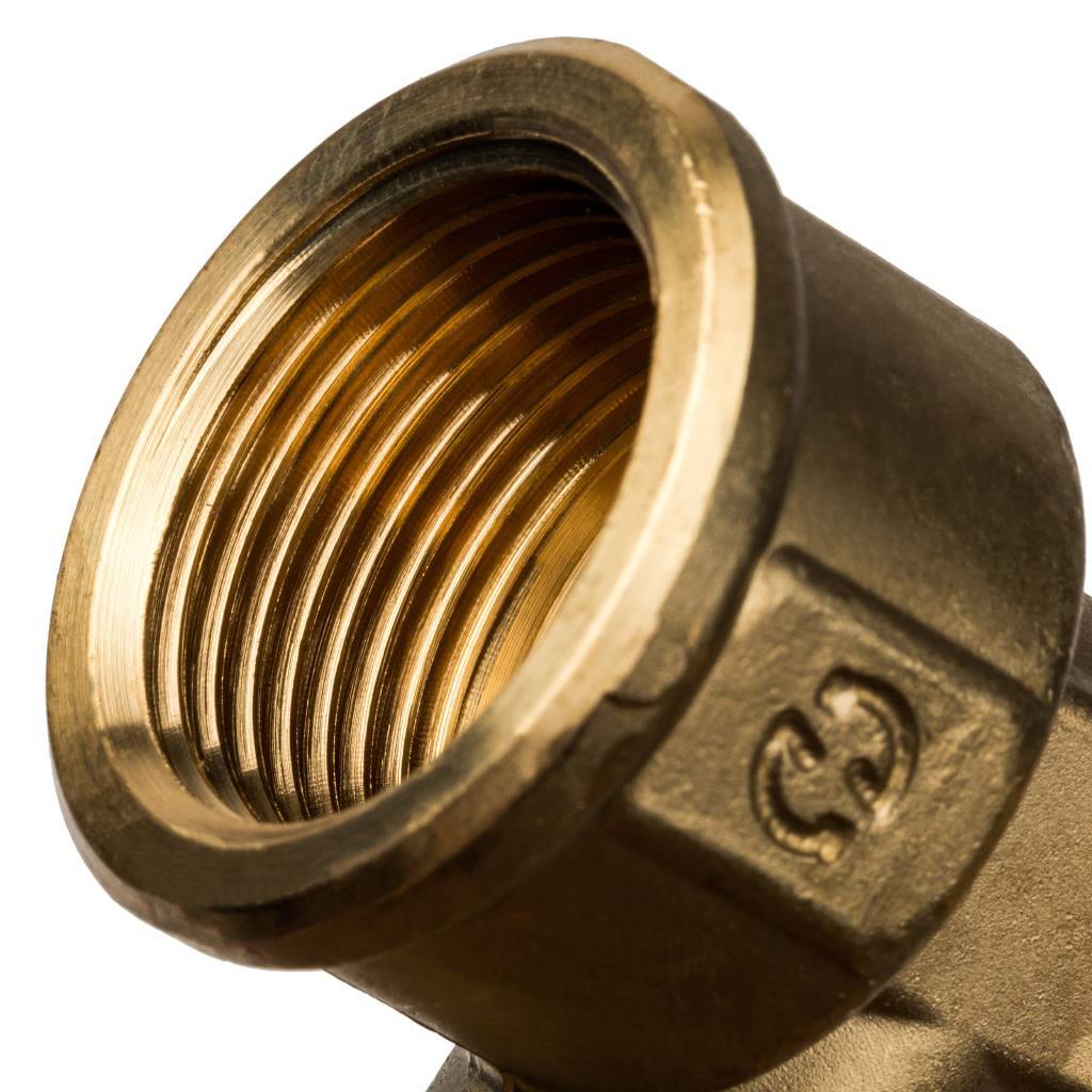 SFA-0009-002034 STOUT Угольник настенный с креплением 20xRp 3/4" для труб из сшитого полиэтилена аксиальный